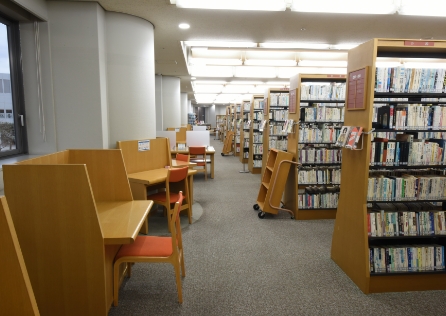 2階｜施設の利用申込受付、情報ライブラリーフロア 画像