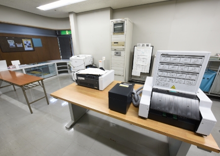B1階｜NPO協働フロア（ワークステーション） 画像